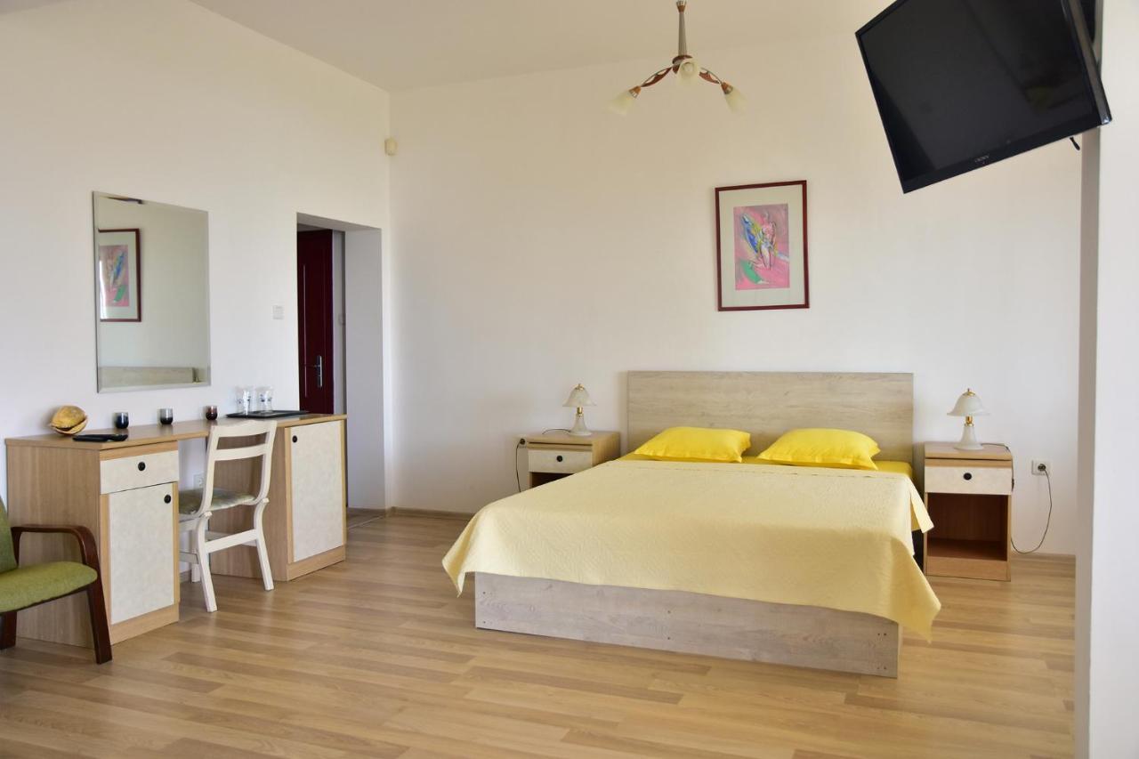 Guest Rooms Sea View Balchik Exterior foto